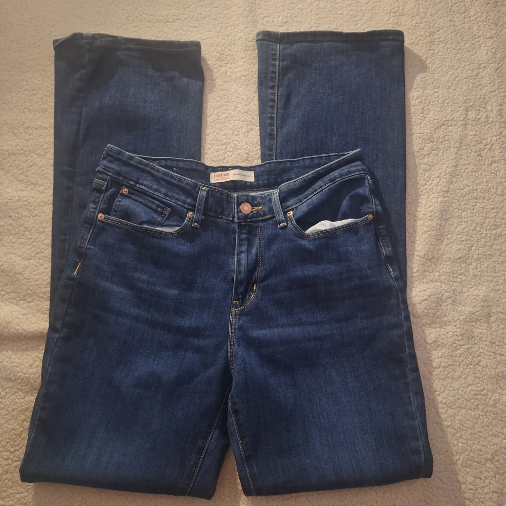Signature by Levi Strauss Dark Blue Mid-rise Bootcut Jeans W30 L34